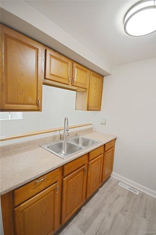 35274 Terrybrook Drive, Sterling Heights, MI 48312