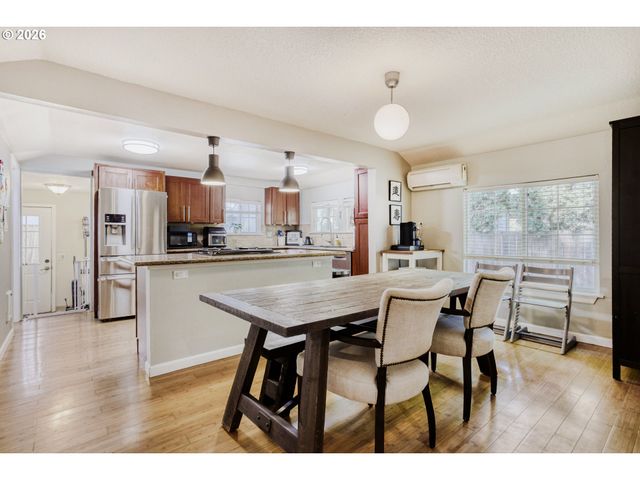 5745 Sw OLD SCHOLLS FERRY Rd, Portland, OR 97225