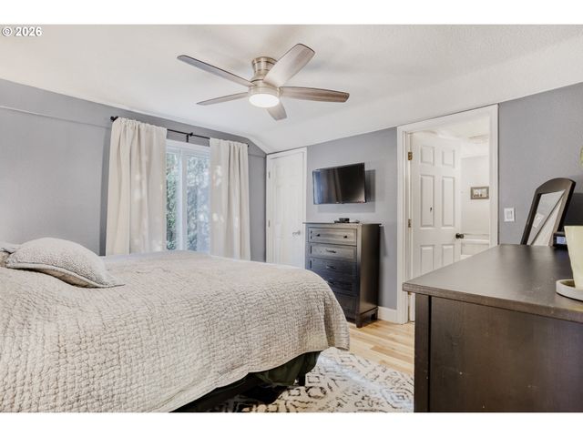 5745 Sw OLD SCHOLLS FERRY Rd, Portland, OR 97225