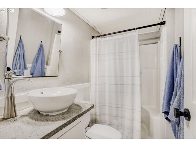 5745 Sw OLD SCHOLLS FERRY Rd, Portland, OR 97225