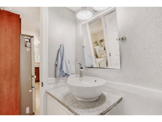 5745 Sw OLD SCHOLLS FERRY Rd, Portland, OR 97225