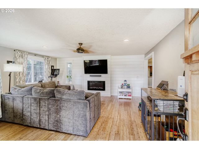 5745 Sw OLD SCHOLLS FERRY Rd, Portland, OR 97225