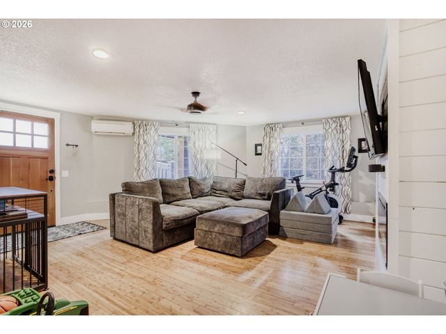 5745 Sw OLD SCHOLLS FERRY Rd, Portland, OR 97225