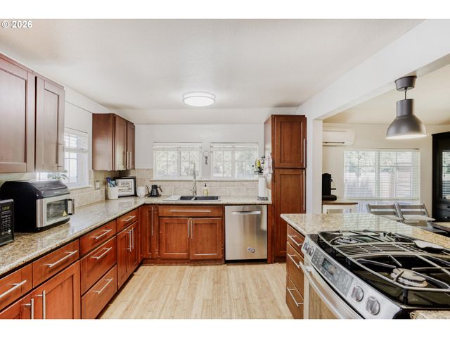 5745 Sw OLD SCHOLLS FERRY Rd, Portland, OR 97225