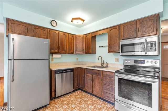 9 Symonds Lane, Lebanon Twp., NJ 08826