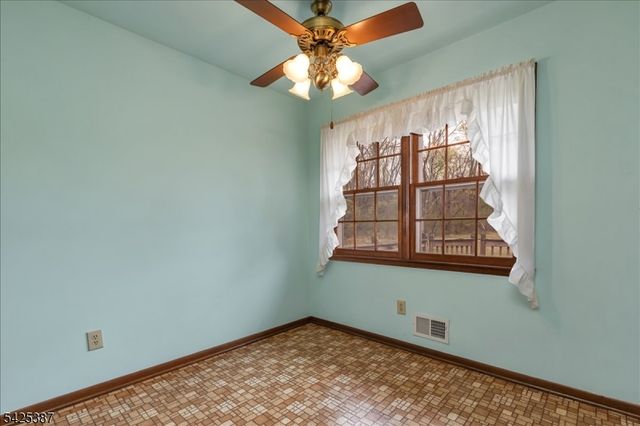 9 Symonds Lane, Lebanon Twp., NJ 08826