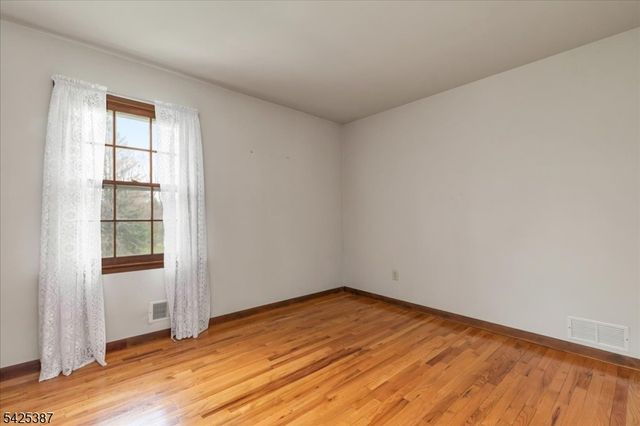 9 Symonds Lane, Lebanon Twp., NJ 08826