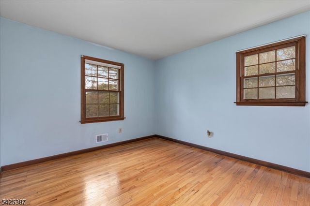 9 Symonds Lane, Lebanon Twp., NJ 08826