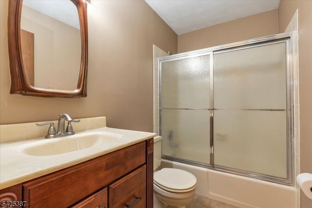 9 Symonds Lane, Lebanon Twp., NJ 08826