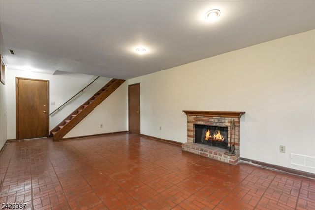 9 Symonds Lane, Lebanon Twp., NJ 08826
