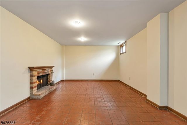 9 Symonds Lane, Lebanon Twp., NJ 08826