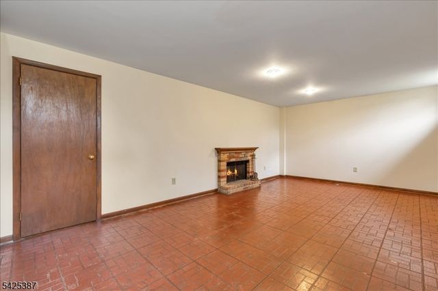9 Symonds Lane, Lebanon Twp., NJ 08826