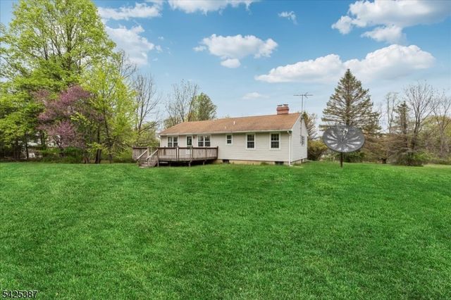 9 Symonds Lane, Lebanon Twp., NJ 08826