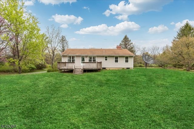 9 Symonds Lane, Lebanon Twp., NJ 08826
