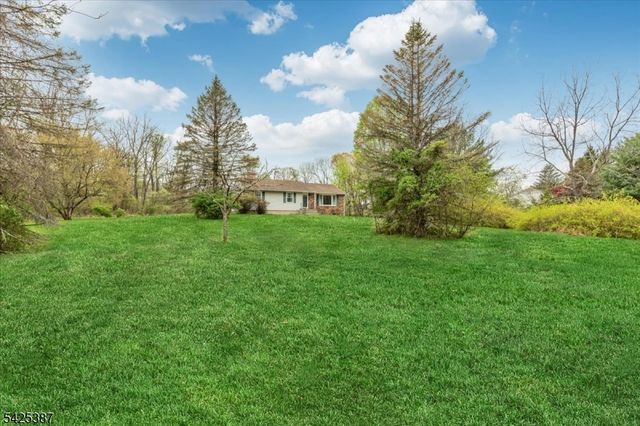 9 Symonds Lane, Lebanon Twp., NJ 08826