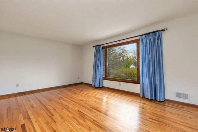 9 Symonds Lane, Lebanon Twp., NJ 08826