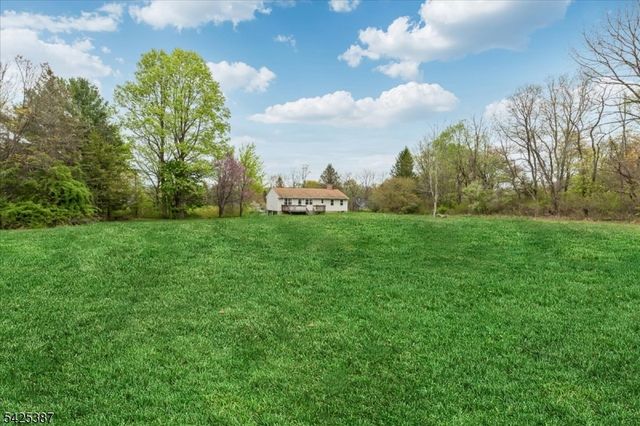 9 Symonds Lane, Lebanon Twp., NJ 08826