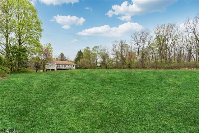 9 Symonds Lane, Lebanon Twp., NJ 08826