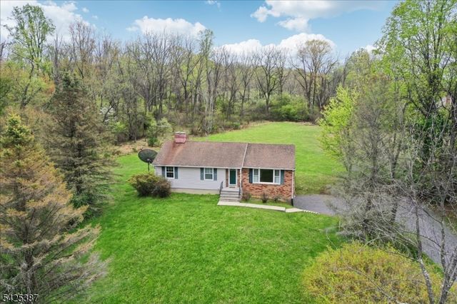 9 Symonds Lane, Lebanon Twp., NJ 08826