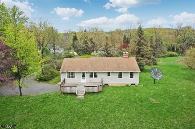 9 Symonds Lane, Lebanon Twp., NJ 08826