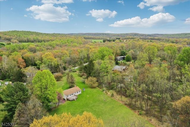 9 Symonds Lane, Lebanon Twp., NJ 08826