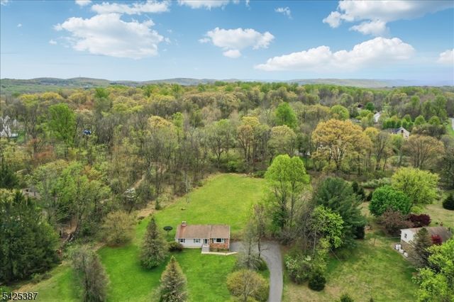 9 Symonds Lane, Lebanon Twp., NJ 08826