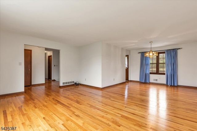 9 Symonds Lane, Lebanon Twp., NJ 08826
