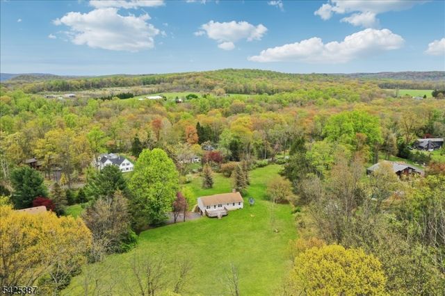 9 Symonds Lane, Lebanon Twp., NJ 08826