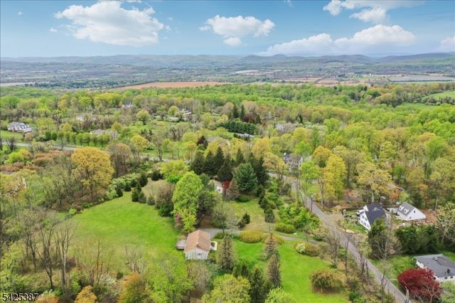 9 Symonds Lane, Lebanon Twp., NJ 08826