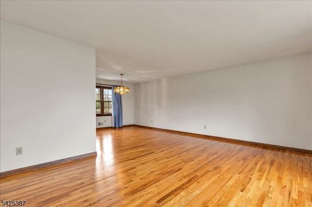 9 Symonds Lane, Lebanon Twp., NJ 08826