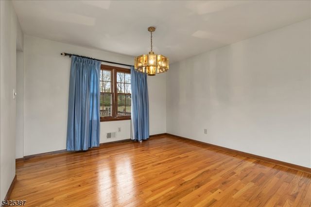 9 Symonds Lane, Lebanon Twp., NJ 08826