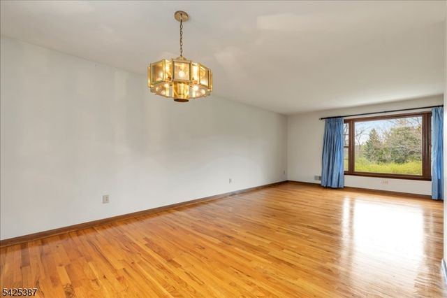 9 Symonds Lane, Lebanon Twp., NJ 08826