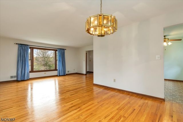 9 Symonds Lane, Lebanon Twp., NJ 08826