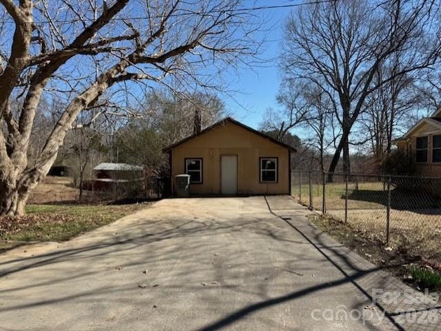 2041 Clyde Street, Dallas, NC 28034