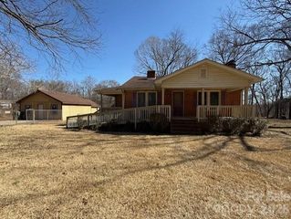 2041 Clyde Street, Dallas, NC 28034