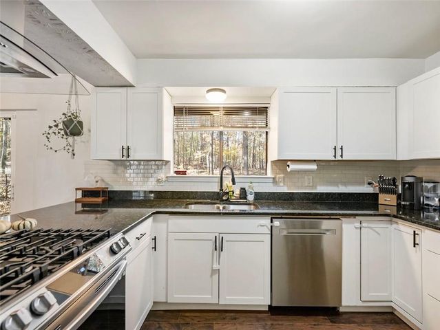 222 HEMLOCK Drive, Stockbridge, GA 30281