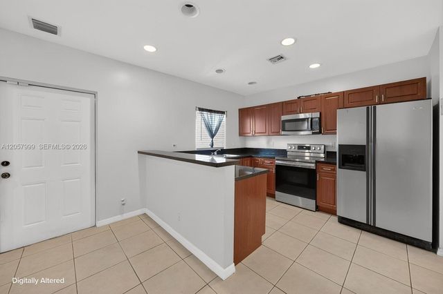 630 NW 10th Ter 4, Fort Lauderdale, FL 33311