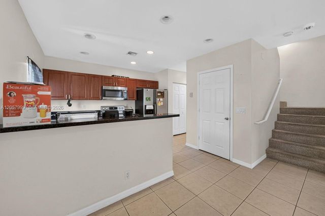 630 NW 10th Ter 4, Fort Lauderdale, FL 33311