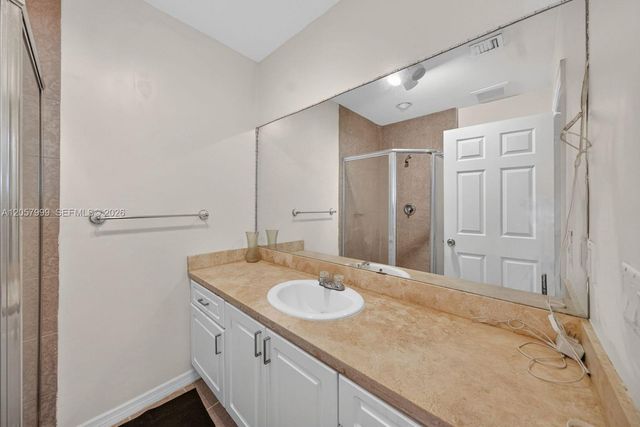 630 NW 10th Ter 4, Fort Lauderdale, FL 33311