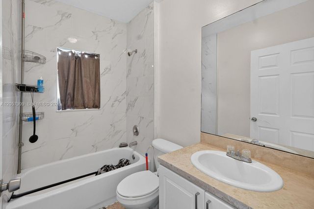630 NW 10th Ter 4, Fort Lauderdale, FL 33311
