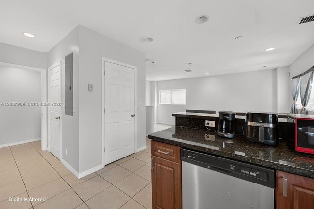630 NW 10th Ter 4, Fort Lauderdale, FL 33311