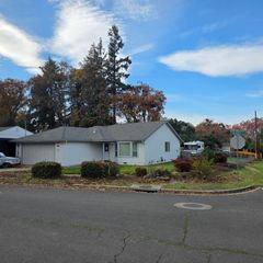 327 N Berkeley Way, Medford, OR 97504