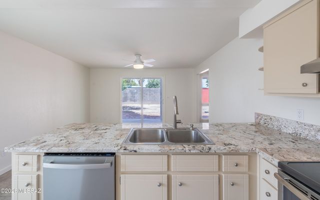 2434 S Palm Springs Drive, Tucson, AZ 85710
