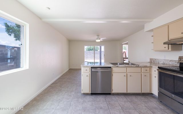 2434 S Palm Springs Drive, Tucson, AZ 85710
