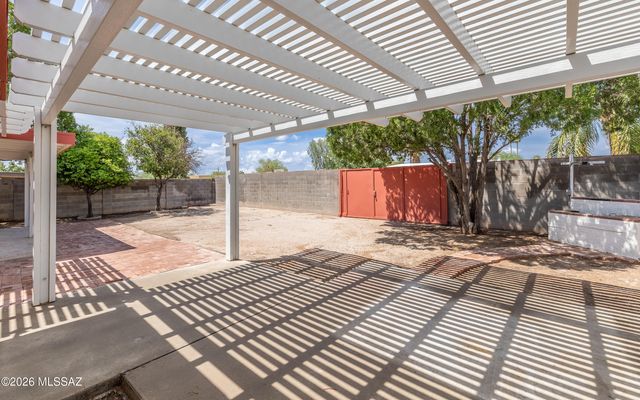 2434 S Palm Springs Drive, Tucson, AZ 85710