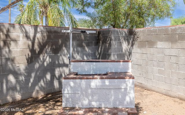 2434 S Palm Springs Drive, Tucson, AZ 85710