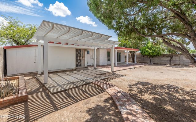 2434 S Palm Springs Drive, Tucson, AZ 85710