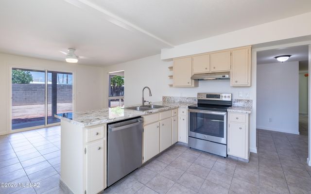 2434 S Palm Springs Drive, Tucson, AZ 85710