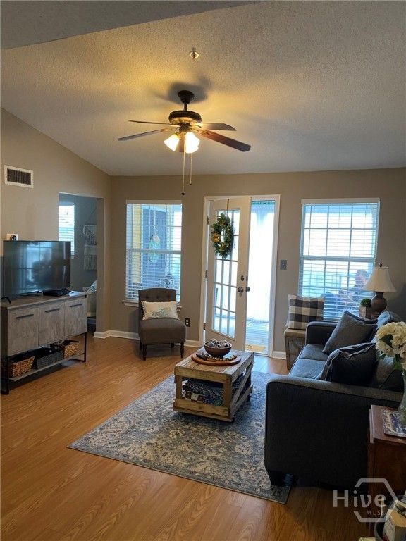 Image 4 of property listing at Address unavailable.