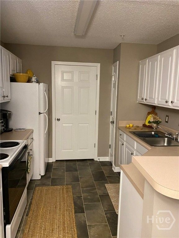 Image 6 of property listing at Address unavailable.